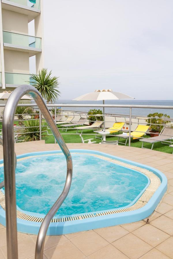 Hotel Igea Spiaggia Bellaria-Igea Marina Exteriör bild