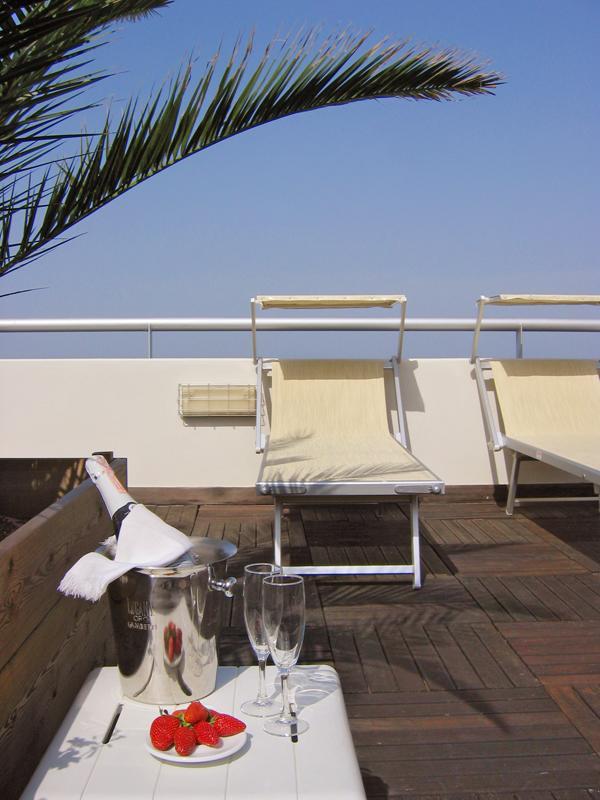 Hotel Igea Spiaggia Bellaria-Igea Marina Exteriör bild